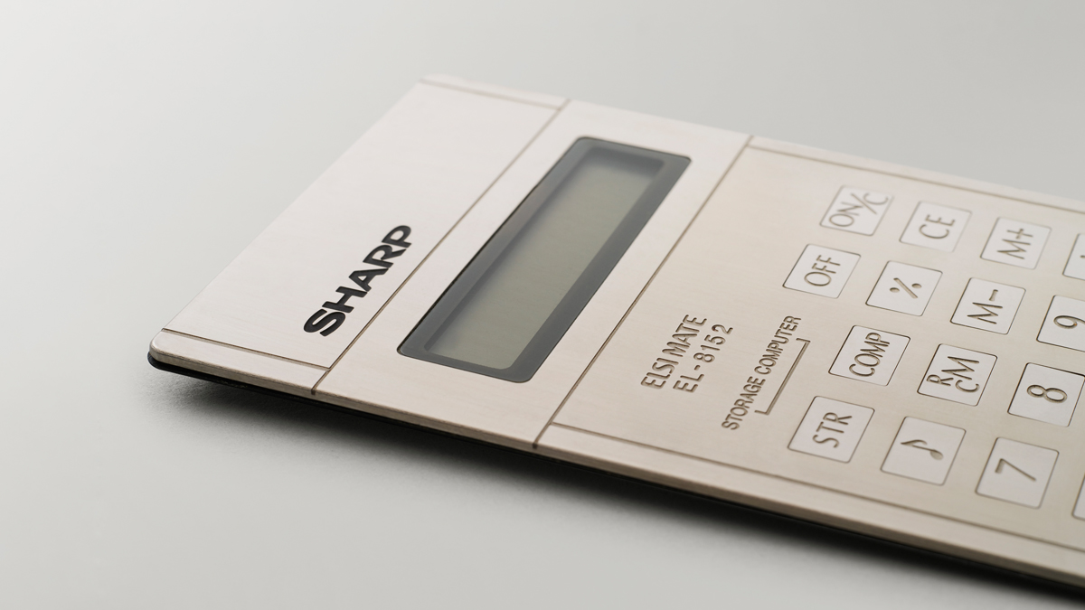 1979年(昭和54年) 超薄型カード電卓「EL-8152」 | Design Column 